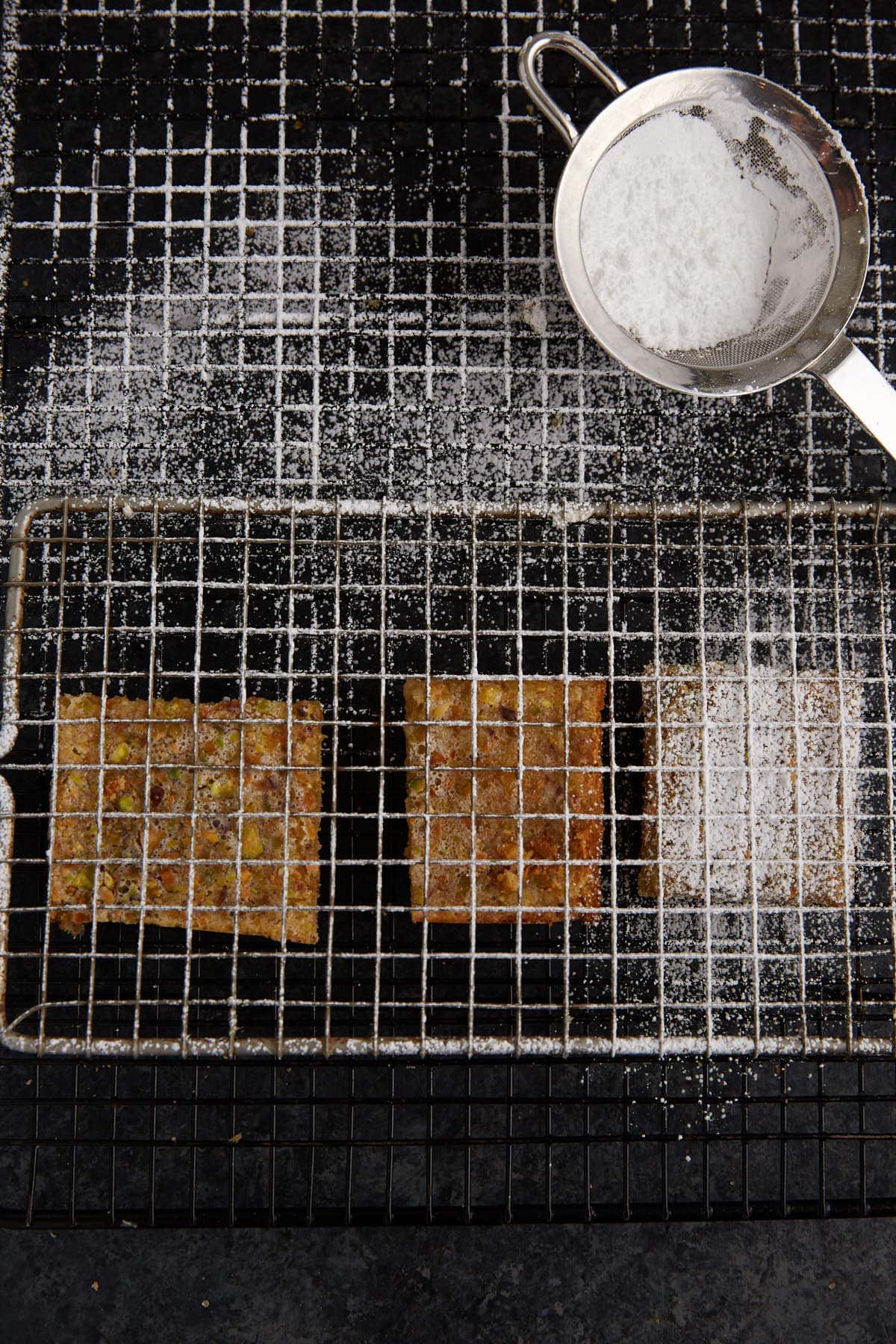 powdered sugar creating a criss cross design on lemon bars.