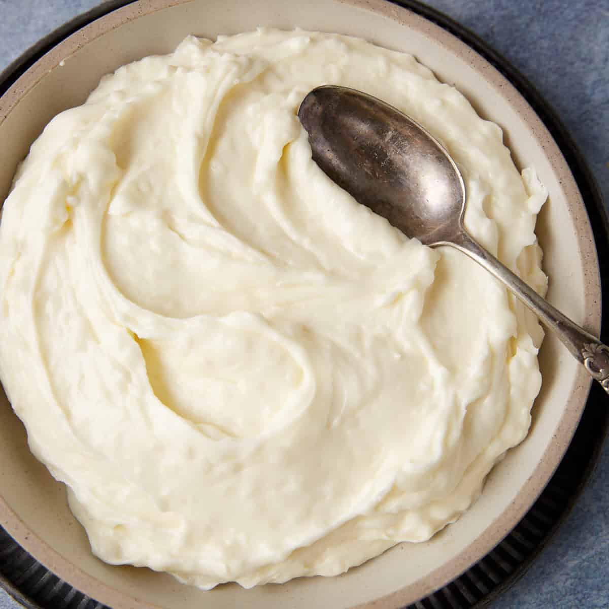 A bowl of coconut frosting.