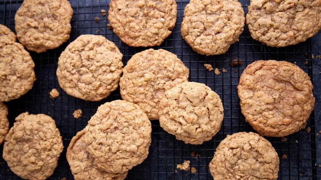 A batch of Rice Krispie oatmeal cookies on a rack.