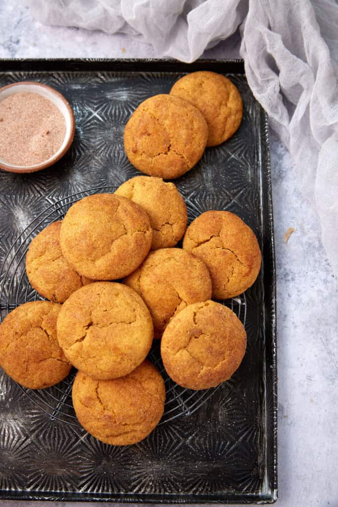 A tray filled with cookies.