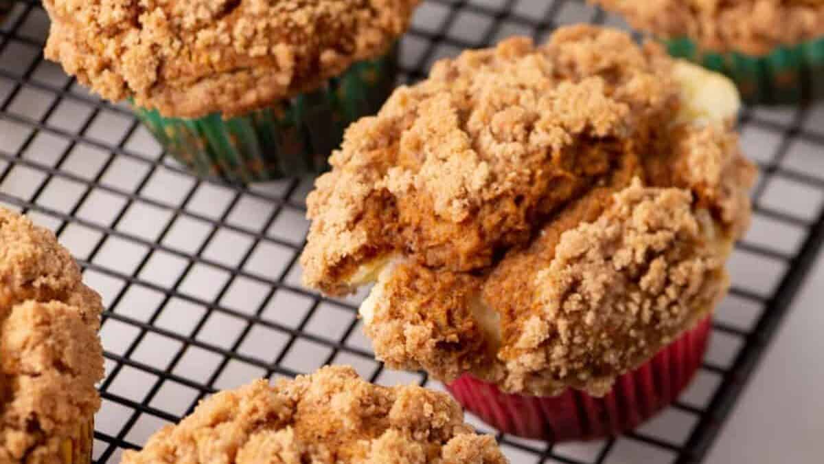 Cooled pumpkin muffins.