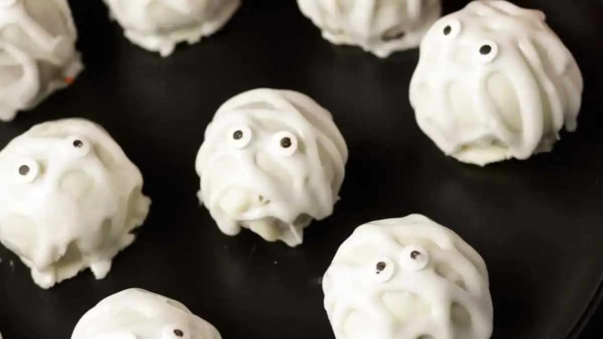 16 Scary-Easy Halloween Treats for a Chilly Night In
