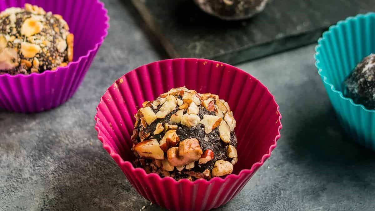 Homemade Chocolate Truffle Recipe Using Chocolate and Cream