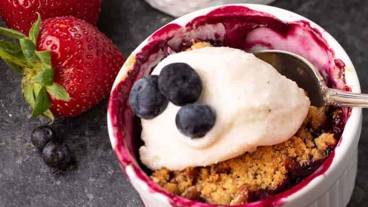 mixed berry fruit crisp.